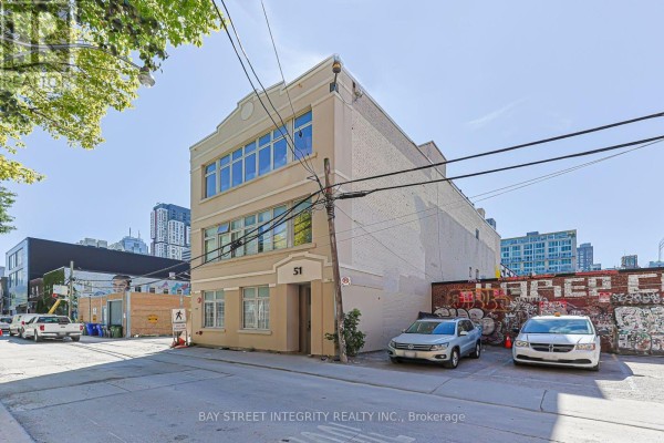 Main Flr - 51 Bulwer Street, Toronto, ON M5T1A1 Photo 3