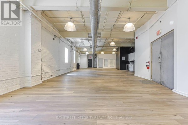 Main Flr - 51 Bulwer Street, Toronto, ON M5T1A1 Photo 5