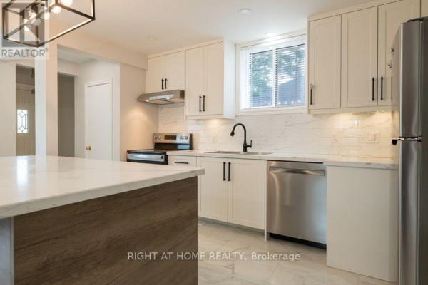 Bedroom 3 - Main House - 6 Bellvare Crescent, Toronto, ON M1R2M9 Photo 3