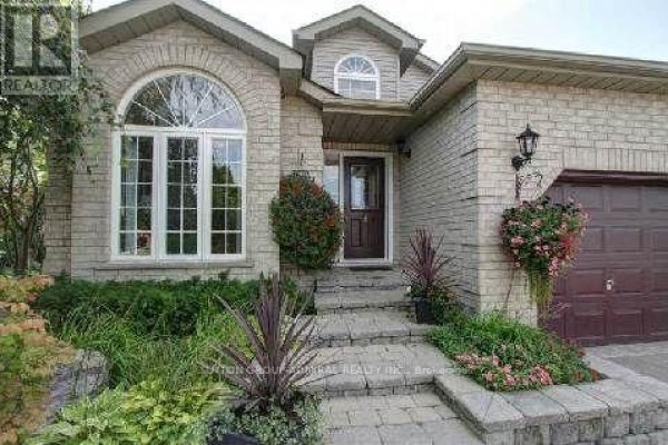 Office - Main Level - 153 Niagara Drive, Oshawa, ON L1G8A6 Photo 2