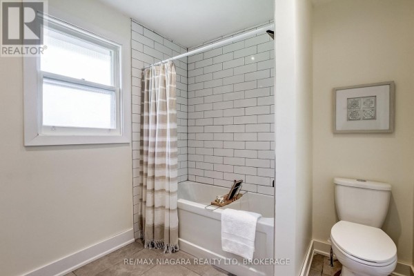 Bedroom 3 - Main Level - 6801 Dunn Street, Niagara Falls, ON L2G2R3 Photo 5