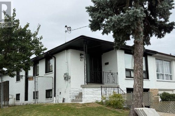 Main Level - 82 Verobeach Boulevard, Toronto, ON M9M1P9 Photo 2