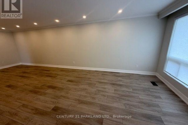 Main Level - 82 Verobeach Boulevard, Toronto, ON M9M1P9 Photo 5