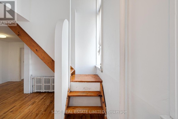 Living room - Main N - 207a Cowan Avenue, Toronto, ON M6K1L6 Photo 5