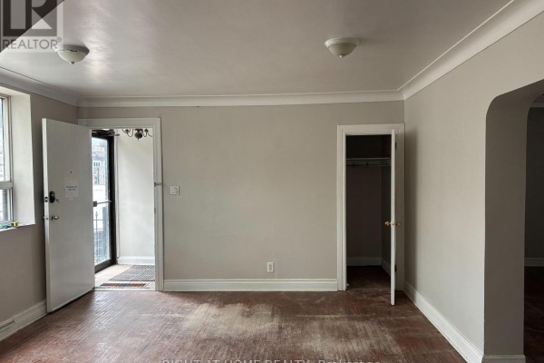 Main Unit 4 - 503 Oakwood Avenue, Toronto, ON, photo 3