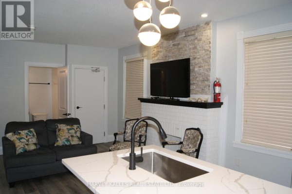 Kitchen - Main/back - 70 Centre Street W, Strathroy Caradoc, ON N7G1T8 Photo 3