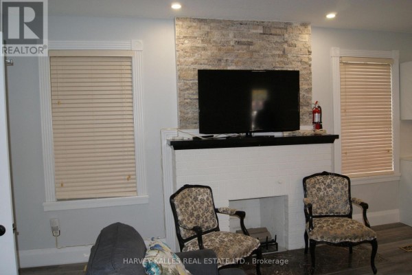 Bedroom 2 - Main/back - 70 Centre Street W, Strathroy Caradoc, ON N7G1T8 Photo 5