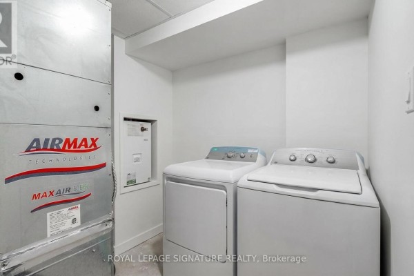 Kitchen - Main/lower - 59 Creekbank Road, Toronto, ON M6L0A4 Photo 2