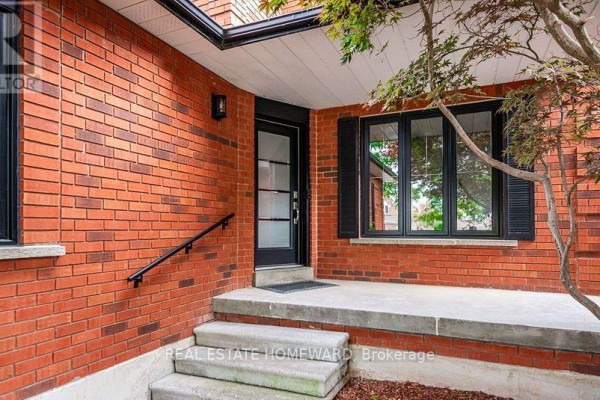 Main2nd - 822 Firth Court, Newmarket, ON, photo 2