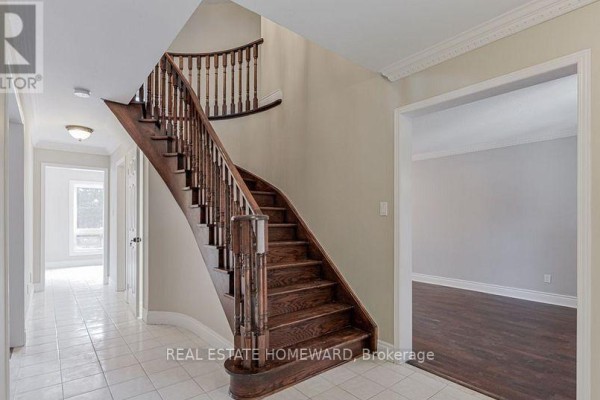 Main2nd - 822 Firth Court, Newmarket, ON, photo 3