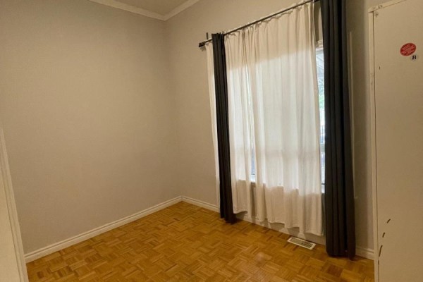Primary Bedroom - Mainfloor - 139 Lippincott Street, Toronto, ON M5S2P3 Photo 5