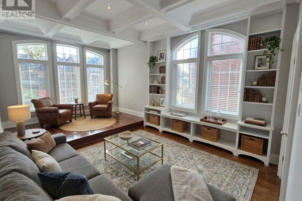Mainhse - 322 Clinton Street, Toronto, ON M6G2Y8 Photo 2