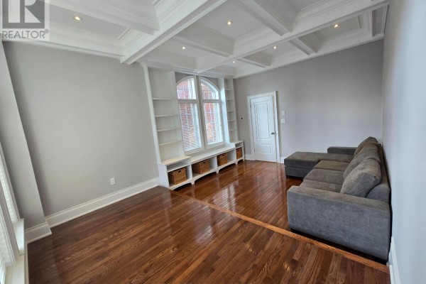 Mainhse - 322 Clinton Street, Toronto, ON M6G2Y8 Photo 3