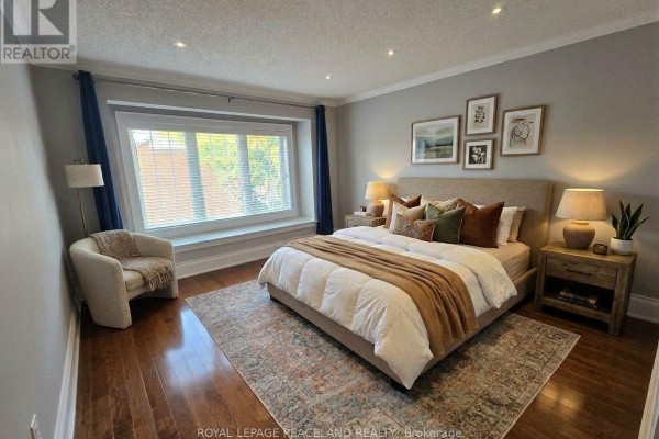 Mainhse - 322 Clinton Street, Toronto, ON M6G2Y8 Photo 5