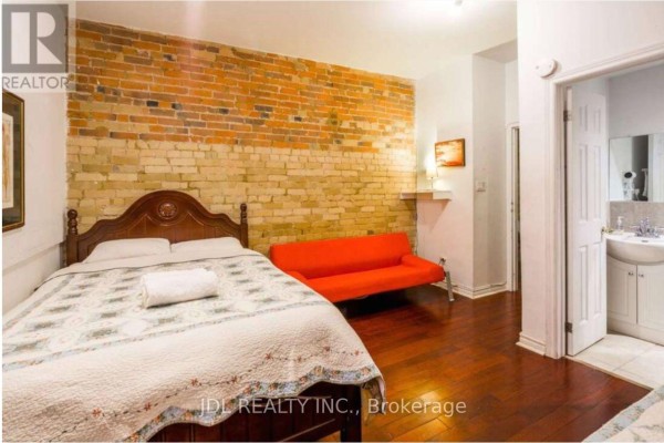 Masterbedroom A 2nd Floor - 118 Shuter St Street, Toronto, ON M5A1V8 Photo 4