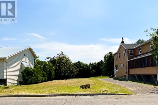 Na Kitchener Street, Hawkesbury, ON K6A2P1 Photo 4