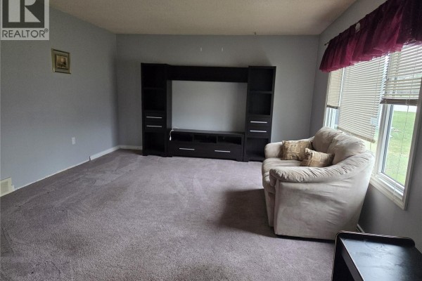 Living room - 249 Sixth Street Ne, Wadena, SK S0A4J0 Photo 4