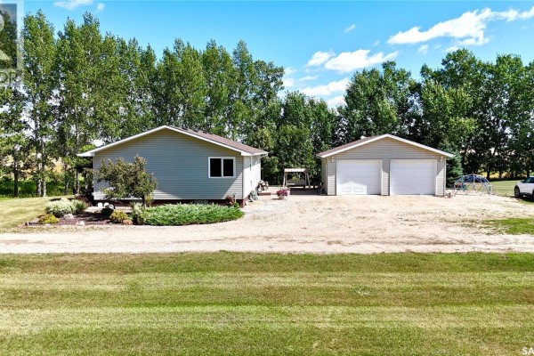 Living room - North Davidson Acreage, Mccraney Rm No  282, SK S0G1A0 Photo 3