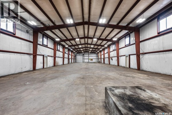 Interior view of a large empty commercial shop with concrete floor, metal beams, and overhead lighting. - Nw 17-14-15 W2m, Francis Rm No  127