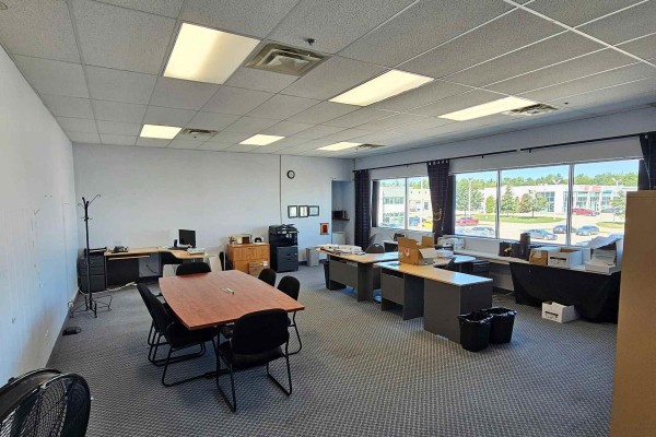 O & P - 570 Bryne Drive, Barrie, ON L4N9P6 Photo 4