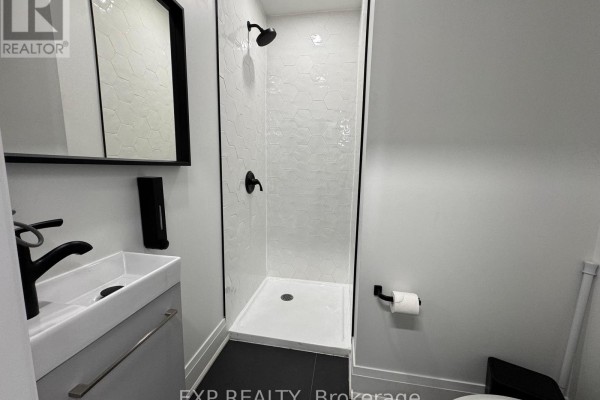 Office #3 - 156 Parkdale Avenue N, Hamilton, ON L8H5X2 Photo 3