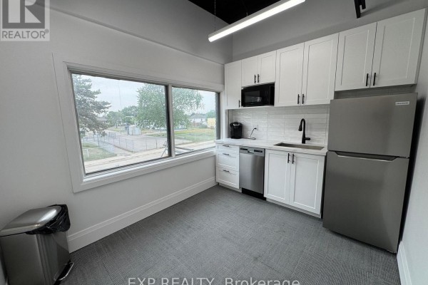 Office #3 - 156 Parkdale Avenue N, Hamilton, ON L8H5X2 Photo 5