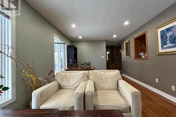 One Bedroom Main Floor - 110 Robinson St Street, Markham, ON L3P1P1 Photo 4