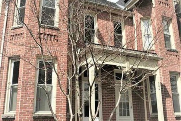 One Bedroom Main Floor - 298 Robert St Street, Toronto
