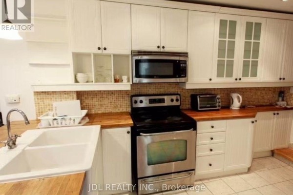 One Bedroom Main Floor - 298 Robert St Street, Toronto, ON M5S2K8 Photo 5