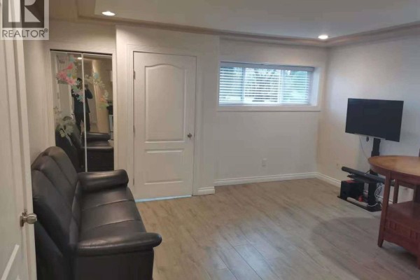 One Room-5227 Chesham Street, Burnaby, BC V5H2L1 Photo 2