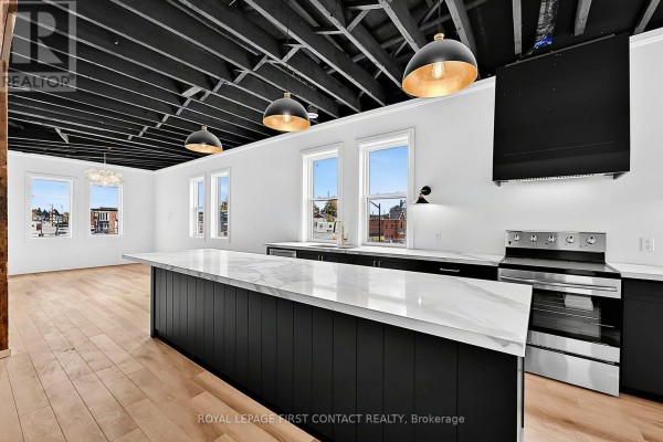 Primary Bedroom - Penthouse - 87 Main Street, Penetanguishene, ON L9M1S8 Photo 5