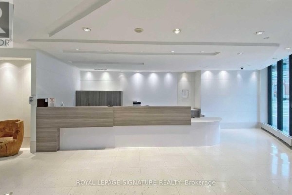 Dining room - Ph #1016 - 600 Fleet Street, Toronto, ON M5V1B7 Photo 3