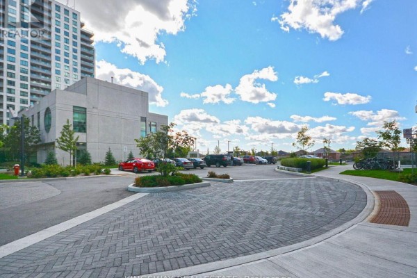 Ph 111 - 349 Rathburn Road, Mississauga, ON L5B0G9 Photo 4