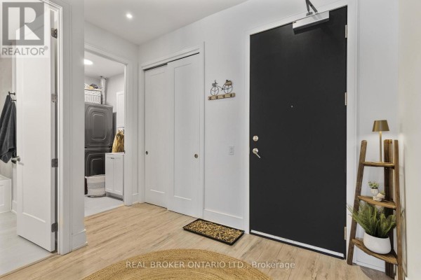 Ph 3 - 185 Dunlop Street E, Barrie, ON, photo 3