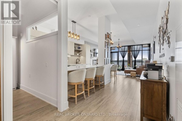 Sunroom - Ph 3 - 185 Dunlop Street E, Barrie, ON L4M0L7 Photo 4