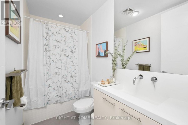 Bathroom - Ph 805 - 66 Portland Street, Toronto, ON M5V2M6 Photo 4