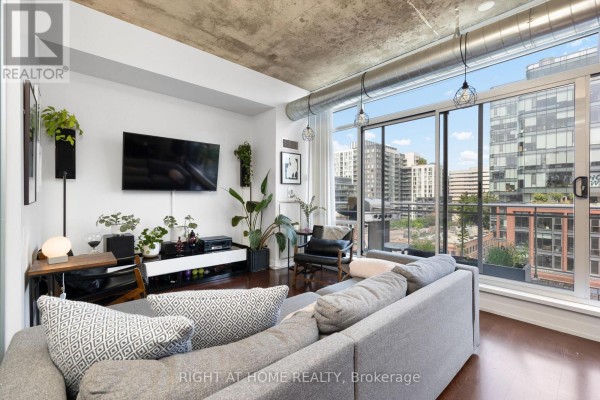 Living room - Ph 805 - 66 Portland Street, Toronto, ON M5V2M6 Photo 5