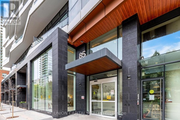 Kitchen - Ph01 - 85 Wood Street, Toronto, ON M4Y0E8 Photo 3