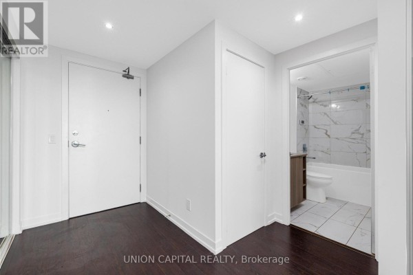 Den - Ph01 - 85 Wood Street, Toronto, ON M4Y0E8 Photo 5