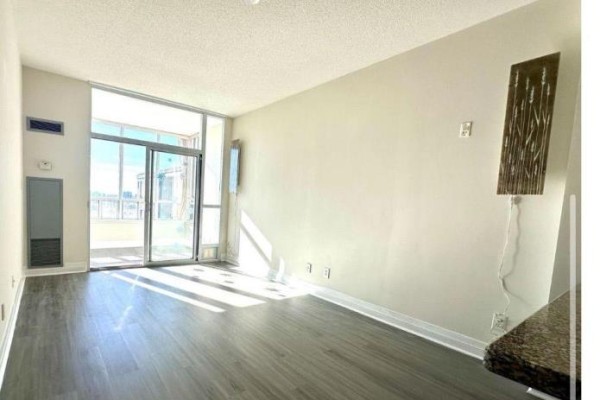 Solarium - Ph02 - 7373 Kennedy Road, Markham, ON L3R1H6 Photo 5