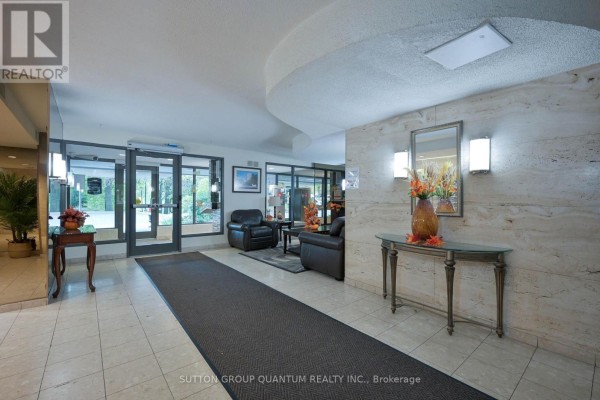 Kitchen - Ph04 - 3100 Kirwin Avenue, Mississauga, ON L5A3S6 Photo 3