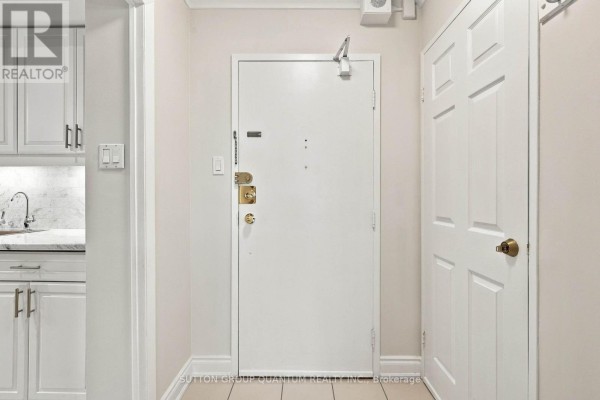 Primary Bedroom - Ph04 - 3100 Kirwin Avenue, Mississauga, ON L5A3S6 Photo 5