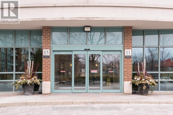 Ph06 - 15 Michael Power Place, Toronto, ON, photo 2
