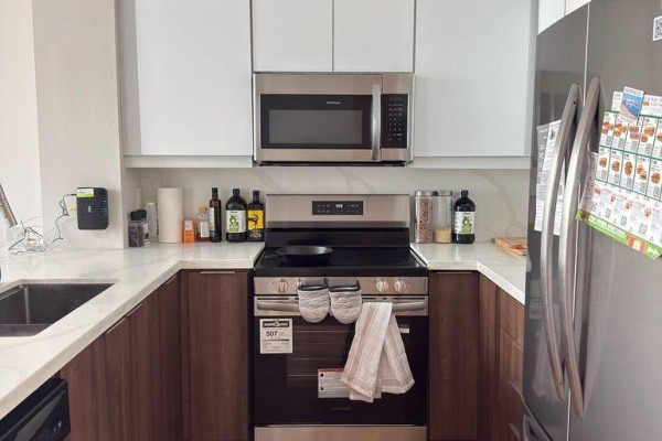 Kitchen - Ph09 - 509 Beecroft Road, Toronto, ON M2N0A3 Photo 3