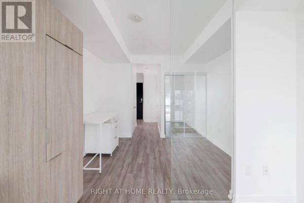 Kitchen - Ph09 - 77 Shuter Street, Toronto, ON M5B0B8 Photo 3