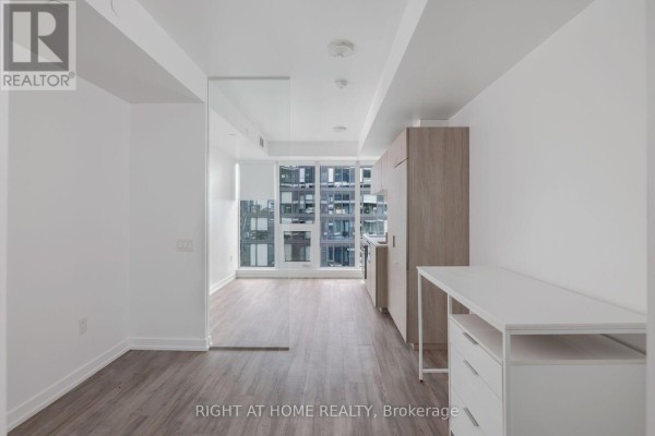 Bedroom - Ph09 - 77 Shuter Street, Toronto, ON M5B0B8 Photo 4