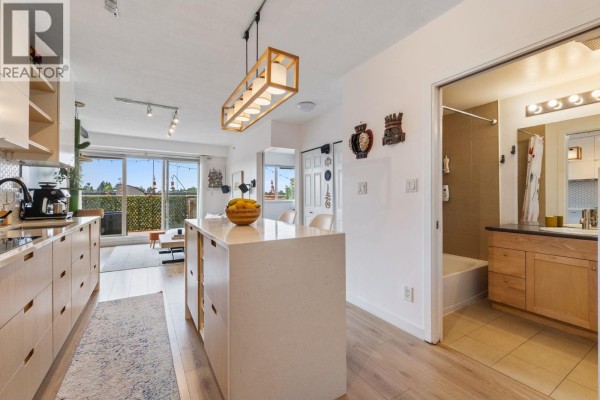 Ph10 702 E King Edward Avenue, Vancouver, BC V5V0A9 Photo 2