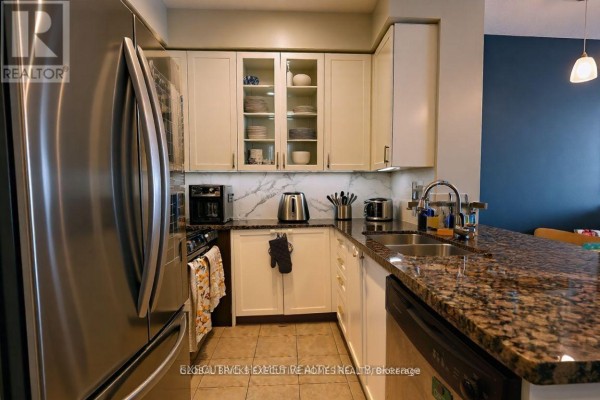 Den - Ph101 - 225 Sherway Gardens Road, Toronto, ON M9C0A3 Photo 5