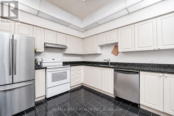Ph103 - 8 Lee Centre Drive, Toronto, ON, photo 2