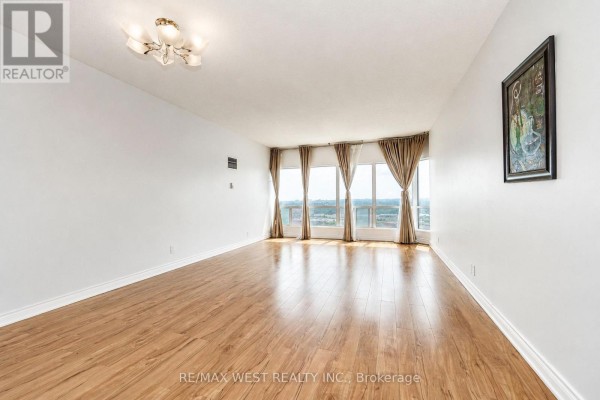 Ph103 - 8 Lee Centre Drive, Toronto, ON, photo 3